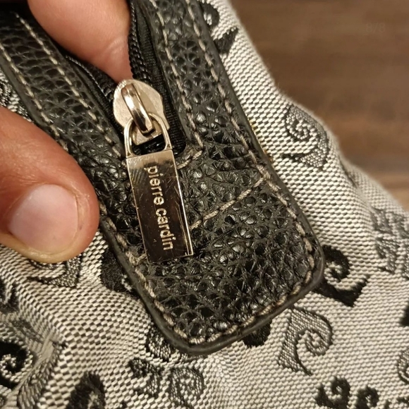 Pierre Cardin Paris Hand Bag in mint condition - Picture 3 of 8